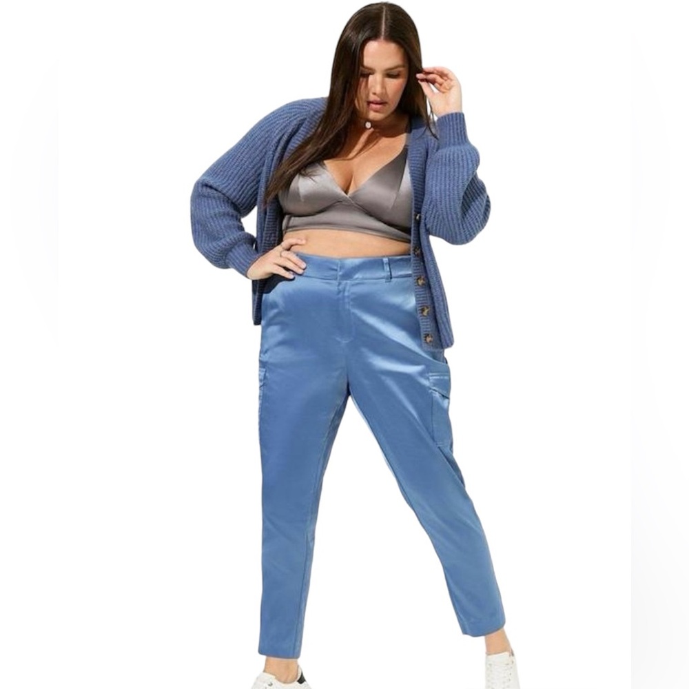 ❗️ NWT❗️TORRID Relaxed Tapered Satin Hi-Rise Cargo Pants BB